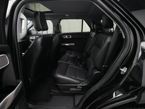 Used 2022 Ford Explorer Limited image 16