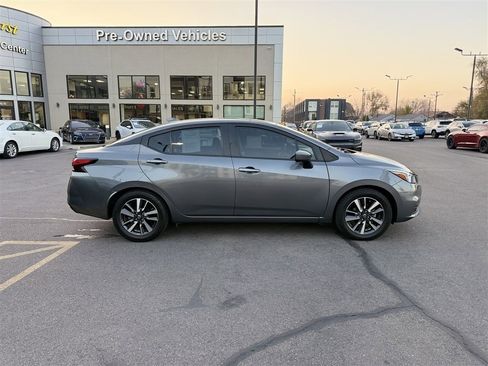 Used 2021 Nissan Versa SV image 8