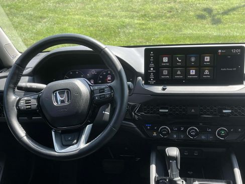 Used 2025 Honda Accord Touring image 12