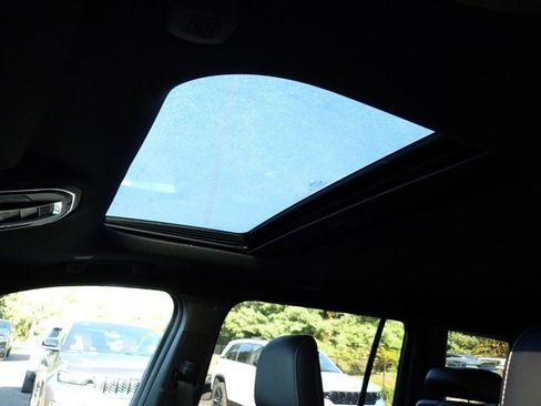 New 2025 Jeep Grand Cherokee L Altitude image 17