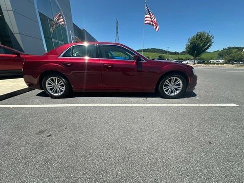 Used 2020 Chrysler 300 Touring L w/ Quick Order Package 2EF RWD image 4