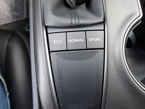 Used 2023 Toyota Camry SE image 19