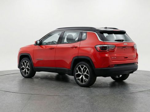 Used 2025 Jeep Compass Limited image 6