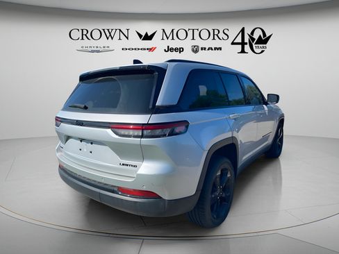 Used 2023 Jeep Grand Cherokee Limited w/ Black Appearance Package AWD/4WD image 12
