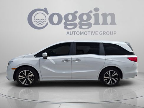 Certified 2024 Honda Odyssey Touring image 3