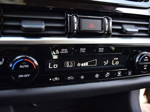 New 2025 Nissan Pathfinder SV image 16