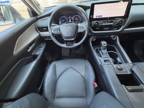 Used 2024 Toyota Grand Highlander AWD image 4