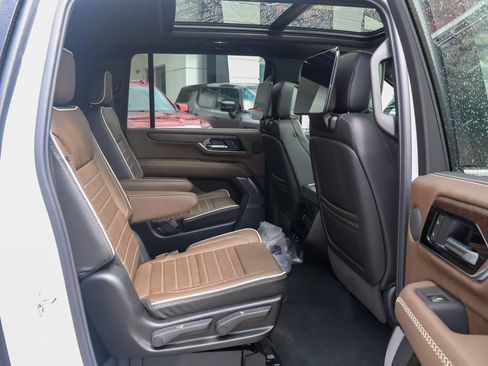 New 2026 GMC Yukon XL Denali Ultimate w/ LPO, Floor Liner Package AWD/4WD image 44