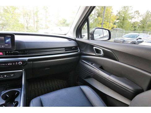 Used 2025 Kia Carnival SX Prestige image 8