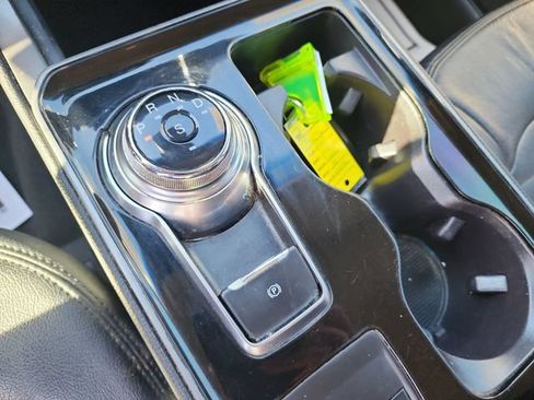 Used 2019 Ford Edge SE FWD image 23