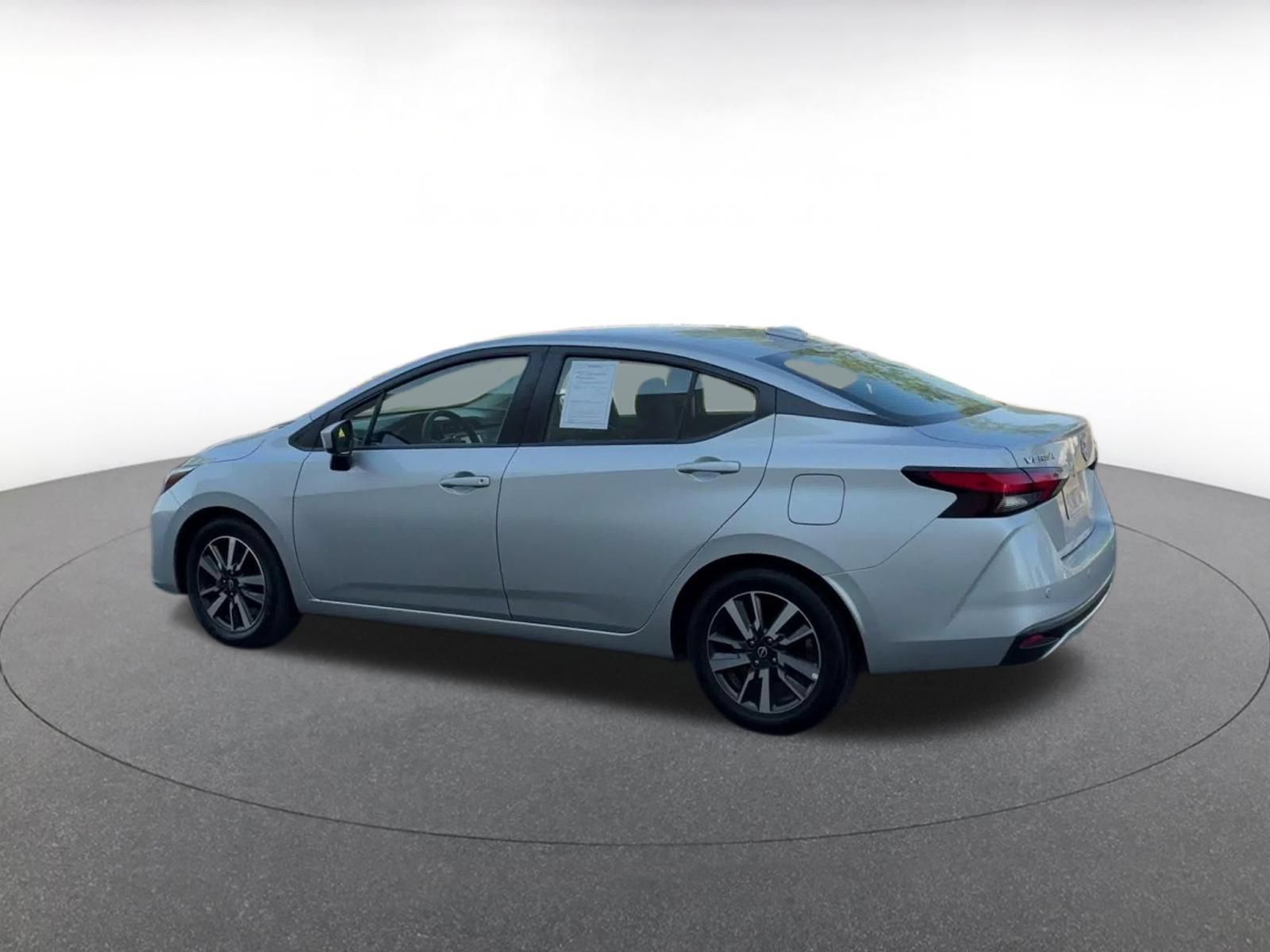 Used 2025 Nissan Versa SV FWD image 9