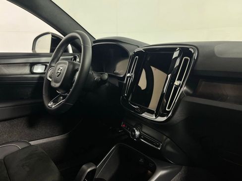 Used 2023 Volvo C40 P8 Recharge Ultimate image 32