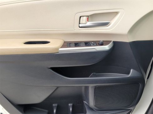 Used 2021 Toyota Sienna XLE image 26