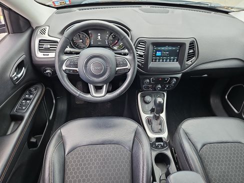 Used 2018 Jeep Compass Latitude w/ Popular Equipment Group AWD/4WD image 11