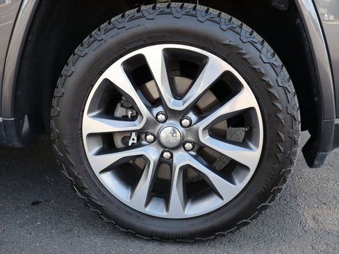 Used 2018 Jeep Grand Cherokee Overland AWD/4WD image 44