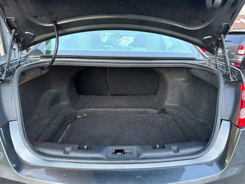 Used 2018 Ford Taurus SE image 12