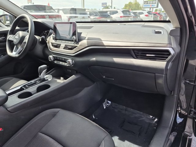 Used 2025 Nissan Altima 2.5 SV FWD image 31
