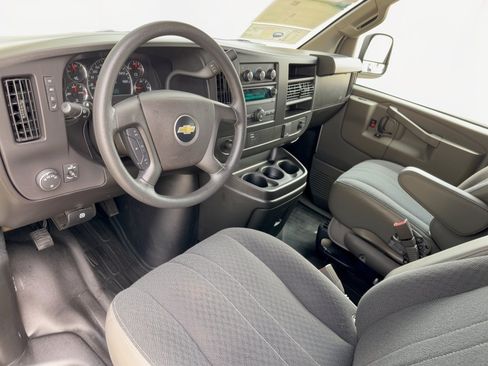 Certified 2025 Chevrolet Express 2500 w/ Driver Convenience Package RWD image 4