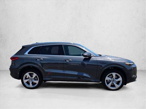 Used 2025 Audi Q5 Premium Plus w/ Premium Plus AWD/4WD image 4