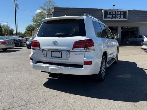 Used 2013 Lexus LX 570 4WD w/ Luxury Pkg image 9