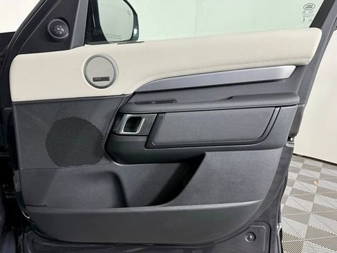 Certified 2025 Land Rover Discovery Dynamic SE AWD/4WD image 35