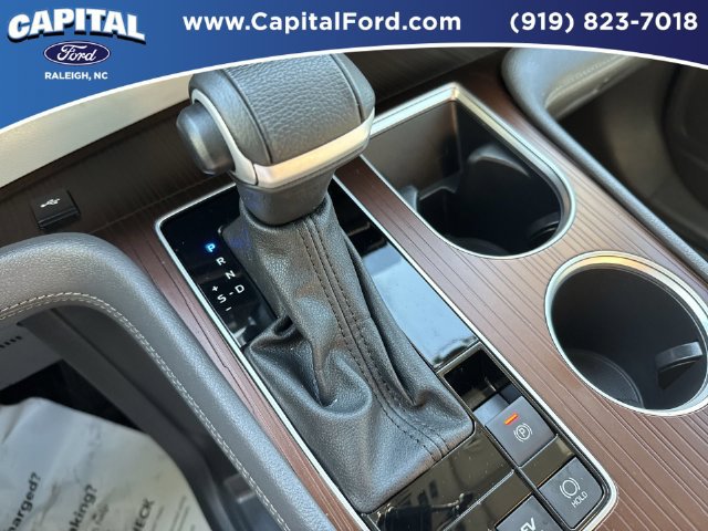 Used 2024 Toyota Sienna XLE FWD image 31