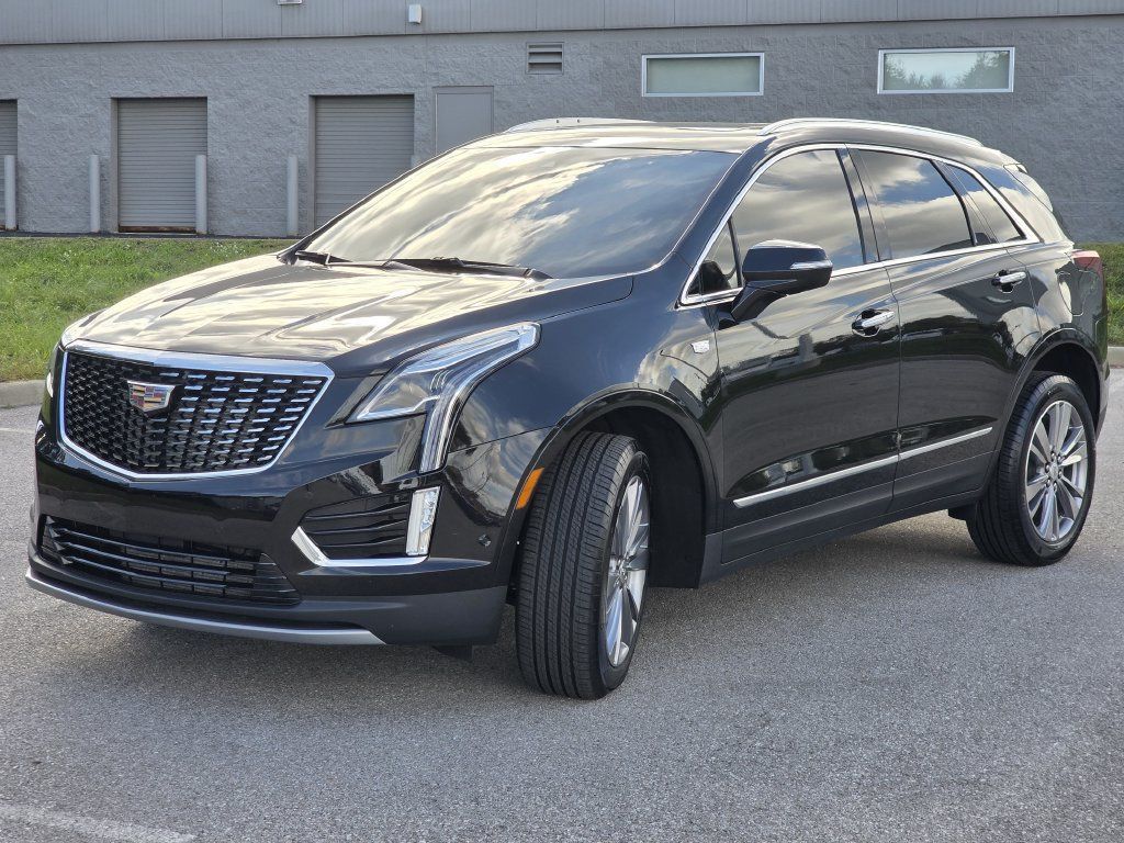 Used 2024 Cadillac XT5 Premium Luxury w/ Technology Package AWD/4WD image 5