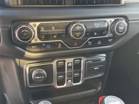 Used 2025 Jeep Wrangler Sahara w/ Safety Group image 29