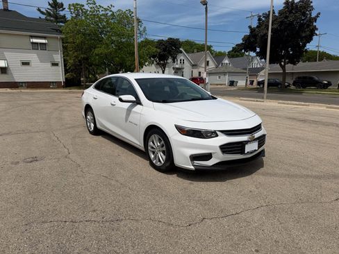 Used 2018 Chevrolet Malibu LT FWD image 1