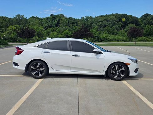 Used 2017 Honda Civic Touring image 6