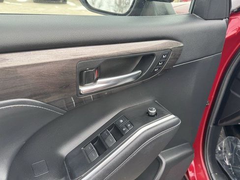 Used 2021 Toyota Highlander Platinum image 12