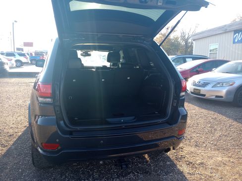Used 2018 Jeep Grand Cherokee Altitude image 11