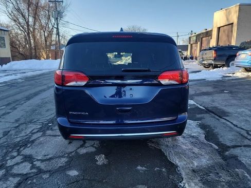 Used 2017 Chrysler Pacifica Touring-L Plus FWD image 6