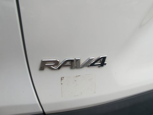 Used 2019 Toyota RAV4 LE image 28