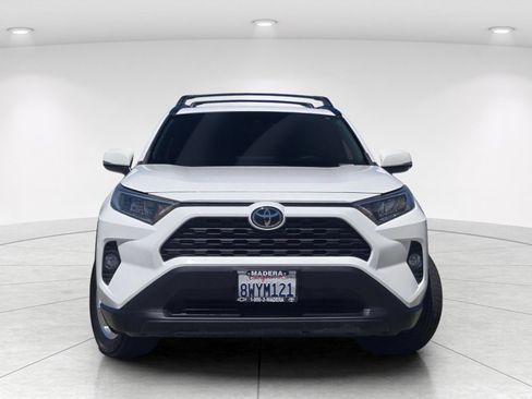 Used 2021 Toyota RAV4 XLE AWD/4WD image 2