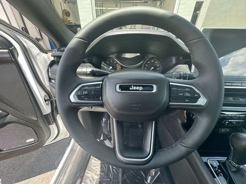 Used 2023 Jeep Compass Latitude w/ Sun and Sound Group AWD/4WD image 16
