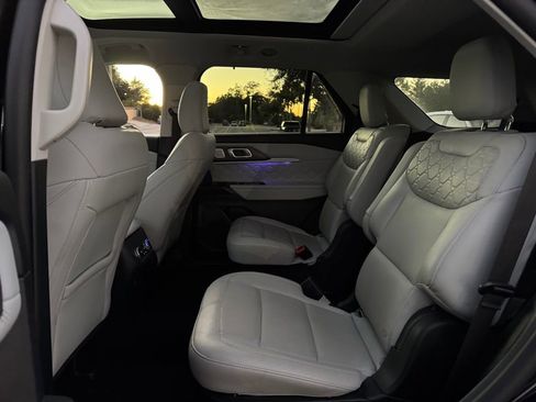 Used 2025 Ford Explorer Platinum w/ Ultimate Package image 15