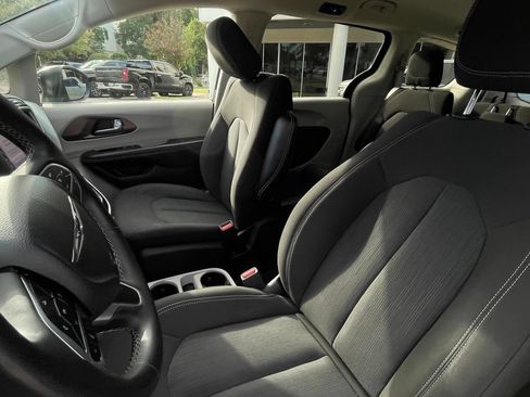 Used 2023 Chrysler Voyager LX FWD image 21