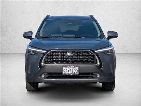 Used 2023 Toyota Corolla Cross XLE image 2