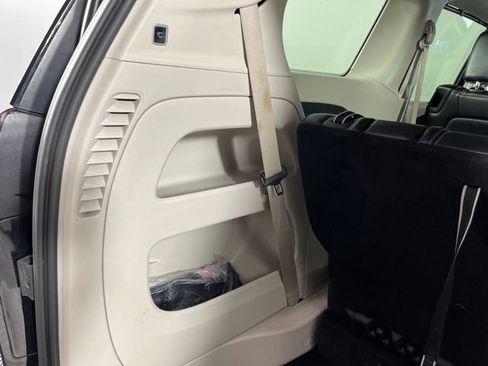 Used 2024 Chrysler Pacifica Touring-L FWD image 56