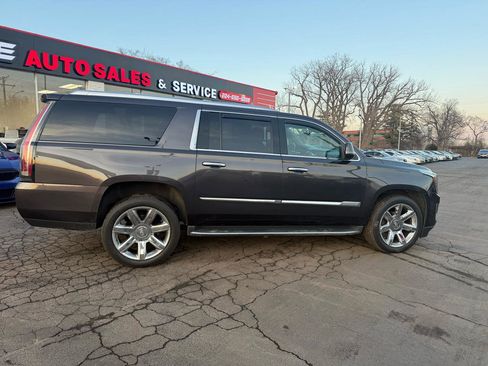 Used 2016 Cadillac Escalade ESV Luxury image 8