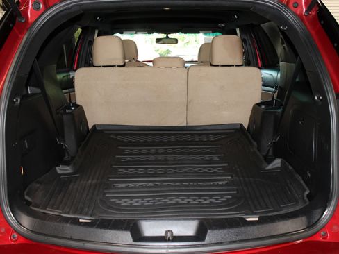 Used 2016 Ford Explorer XLT w/ Equipment Group 201A FWD image 38