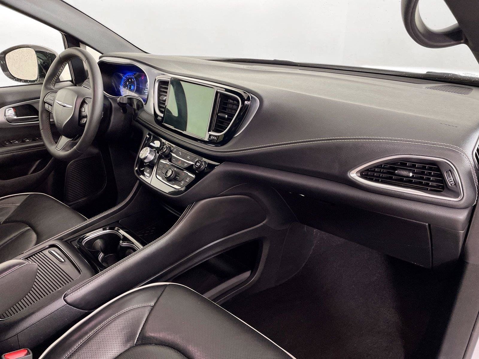 Used 2025 Chrysler Pacifica Limited FWD image 30