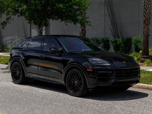 Used 2025 Porsche Cayenne GTS AWD/4WD image 1