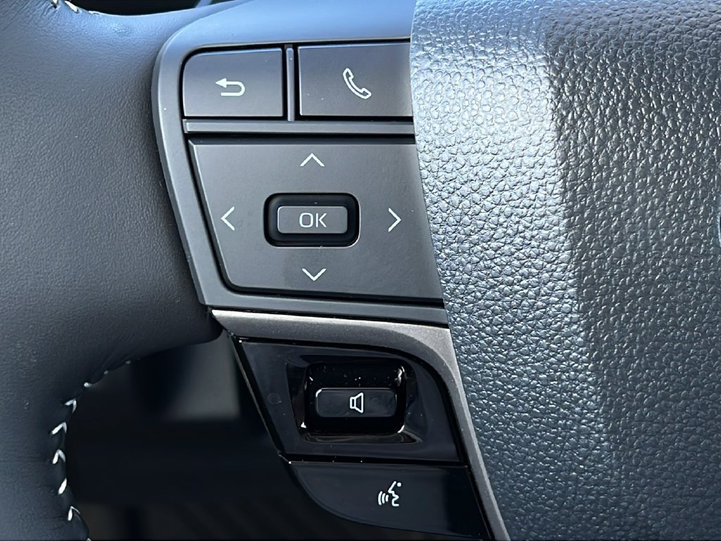 Used 2026 Toyota Camry SE w/ Multimedia Upgrade Package FWD image 18