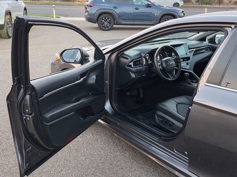 Used 2024 Toyota Camry SE image 31