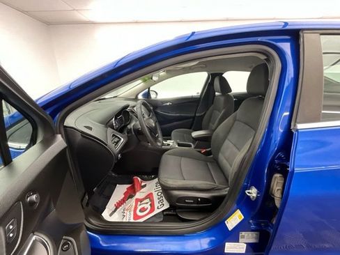Used 2018 Chevrolet Cruze LT image 16