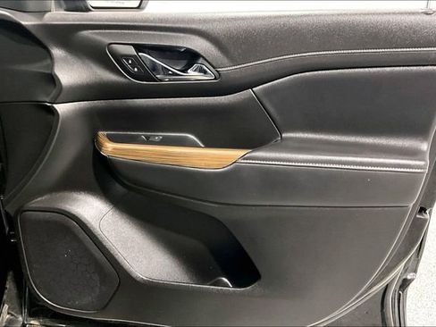 Used 2023 GMC Acadia SLE w/ LPO, Black Accent Package image 30