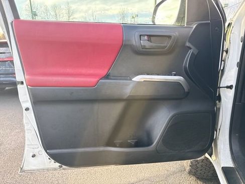 Used 2016 Toyota Tacoma SR5 image 19