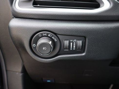 New 2026 Chrysler Pacifica Select FWD image 12